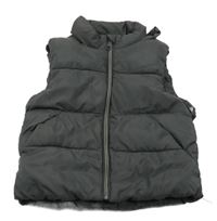 Tmavošedá prošívaná šusťáková zateplená vesta s ukrývací kapucí ZARA