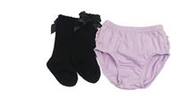 2set - Lila kalhotky na plenku s volánky + černé žebrované ponožky s mašlí