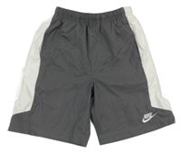 Tmavošedé šusťákové sportovní kraťasy s bílým pruhem a logem Nike
