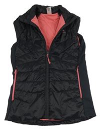 Černá šusťáková zateplená funkční vesta Quechua