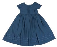 Tmavomodré šifonové šaty s pruhy