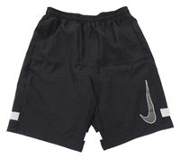 Černé sportovní kraťasy s logem Nike