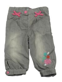 Šedé lehké rifle s výšivkami květů orchestra