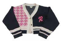 Tmavomodro-růžový propínací crop svetr s písmenem River Island