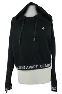 Dámská černá crop mikina s nápisy a kapucí Oceans Apart 