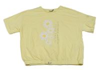 Žluté crop tričko s kytičkami a nápisem 