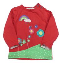 Červené triko a duhou a loukou 