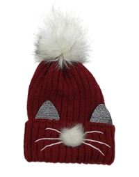 Vínová čepice s čumákem a bambulí 