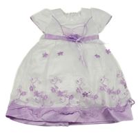 Bílé slavnostní šaty s výšivkami květin