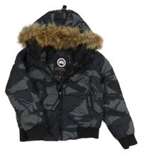 Antracitovo-tmavomodro-černá vzorovaná šusťáková zimní bunda s kapucí s kožešinou 