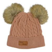 Růžová čepice s bambulemi 