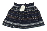 Nové - Tmvomodro-pruhovaná sukně se vzorem 