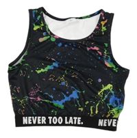 Černo-barevný vzorovaný sportovní crop top s nápisy 