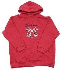 Malinová mikina s klíči a nápisem a kapsou a kapucí B&C