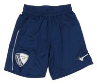 Tmavomodré sportovní fotbalové kraťasy se znakem a pruhem
