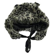 Šedo-béžovo-černá kožešinová čepice s leopardím vzorem 