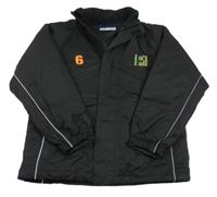 Černá šusťáková zateplená bunda s výšivkami a ukrývací kapucí