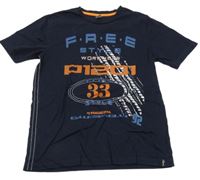 Tmavomodré tričko s nápisy a číslem 