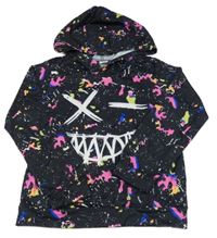 Černá sportovní mikina s flíčky, smajlíkem a kapucí 