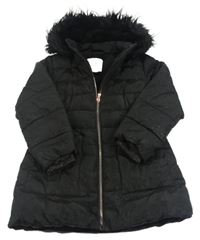 Černá vzorovaná šusťáková zimní parka s kožešinou a kapucí Matalan