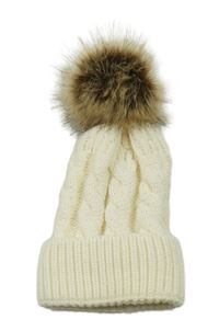 Smetanová vzorovaná čepice s bambulí 