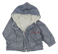 Tmavomodro-bílá pruhovaná šusťáková jarní bunda s logem a kapucí