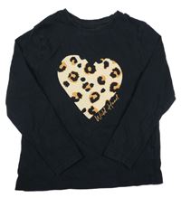 Černé triko se vzorovaným srdíčkem a nápisem PRIMARK