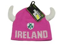 Nové - Neonově růžová čepice s nápisem a rohy