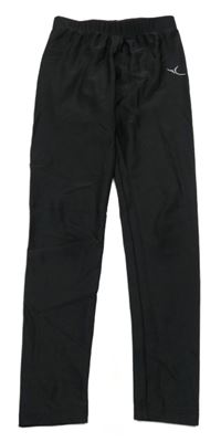 Černé elastické sportovní legíny s výšivkou 