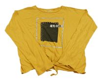 Okrové crop triko s nápisem a kamínky a uzlem 