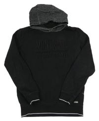 Černá mikina s vyšitými nápisem a šedou kapucí WE