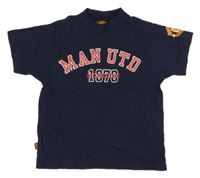 Tmavomodré tričko s nápisem 