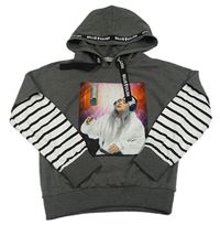 Šedo-pruhovaná mikina Billie Eilish s kapucí Viollen