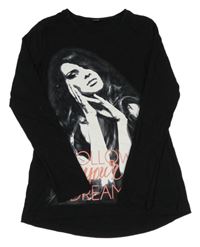 Černé triko s dívkou a nápisy Y.F.K.