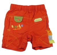 Červené kostkované plátěné kraťasy s nápisy a zvířátky