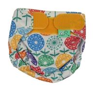 Bílo-barevné vzorované plavkové plenkové kalhoty