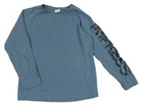 Modré triko s nápisem na rukávu S. Oliver