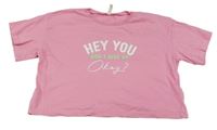 Růžové crop tričko s nápisem 
