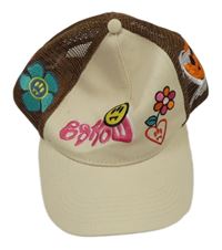 Béžovo-hnědá kšiltovka s nášivkami Barrow