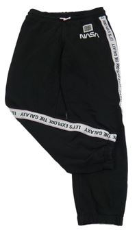 Černé tepláky s logem NASA 