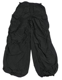 Černé šusťákové cargo kalhoty H&M