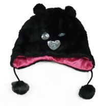 Černá kožešinová čepice s čumákem a bamulemi 