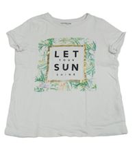 Bílé tričko s nápisy a listy 