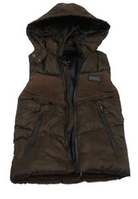 Hnědá šusťáková zateplená vesta s nášivkou a kapucí River Island