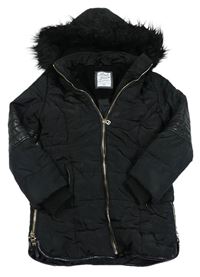 Černý prošívaný šusťákovo/koženkový zimní kabát s kapucí s kožešinou F&F