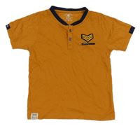 Medové tričko s knoflíky a nášivkou