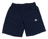 Tmavomodré šusťákové funkční kraťasy s logem Adidas