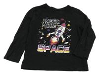 Černé triko s nápisem a raketou Primark