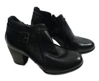 Nové - Dámské černé kožené boty na podpatku Clarks vel. 37