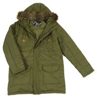 Khaki prošívaná šusťáková zimní bunda s kapucí s kožešinou bpc